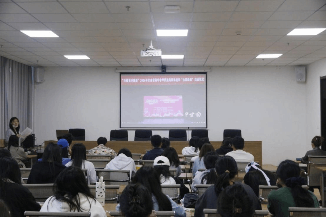 凝聚民族团结力量 绽放青春奋进之花——马克思主义学院组织师生收看“石榴花开陇原”主题大思政课